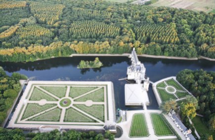 Chenonceaux Chateau from balloon