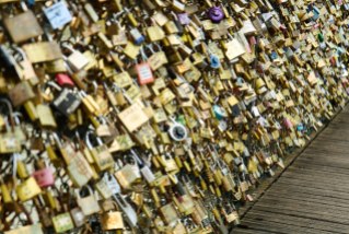 Love locks overdose Paris